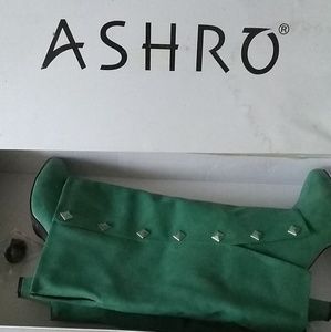 Women's boots size 10